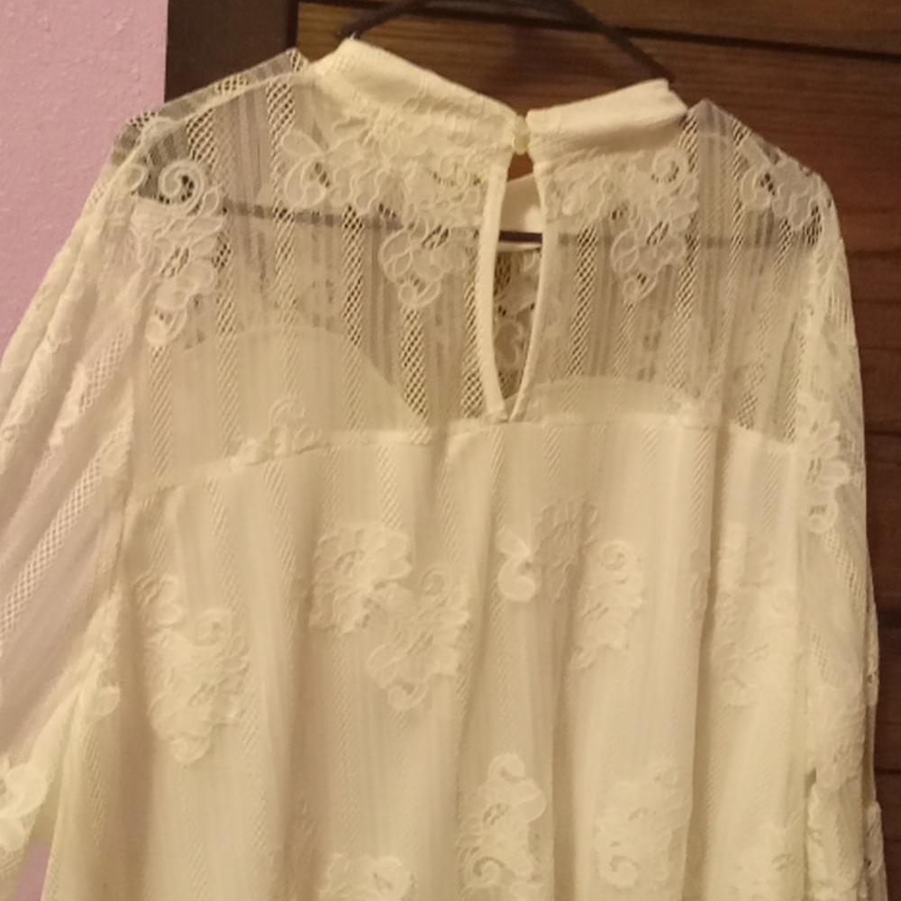 White blouse - Picture 2 of 2